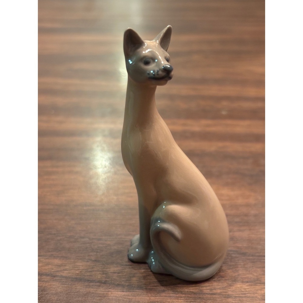 Franklin Mint 1986 Curio Cabinet Cats Valencia Siamese Cat Porcelain Figurine